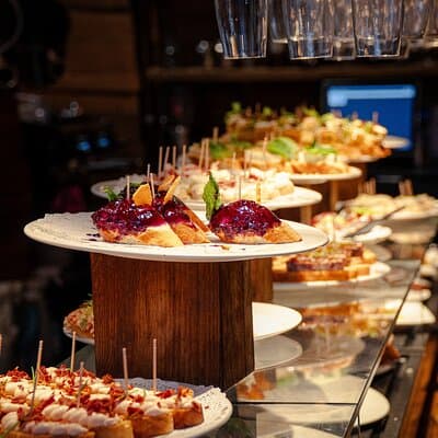 Barcelona Old City Guided Tour with Tapas and Drinks 3
