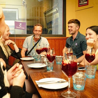 Barcelona Old City Guided Tour with Tapas and Drinks 2