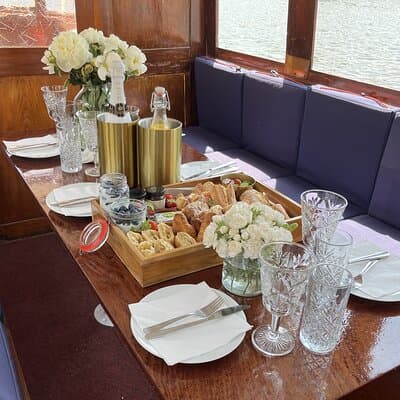Amsterdam Brunch Cruise with Bubbles 2