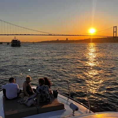 Small Group Yacht Tour With Unlimited Wine, Fruits & Mixed Nuts 5