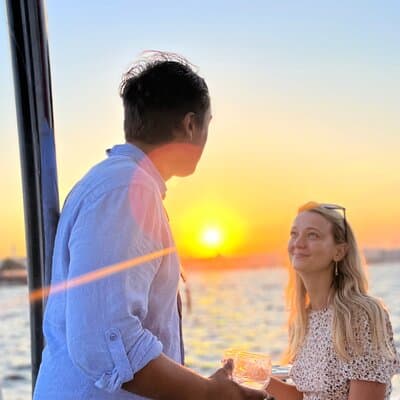 Small Group Yacht Tour With Unlimited Wine, Fruits & Mixed Nuts