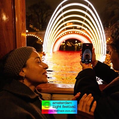 Amsterdam Light Festival: Heated Cruise with Hot Drinks & Bite 2