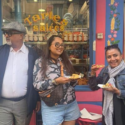 Montmartre Walking Tour with Pastry Tasting 5