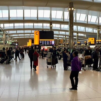Heathrow Airport to/from London - Private with Meet & Greet 2
