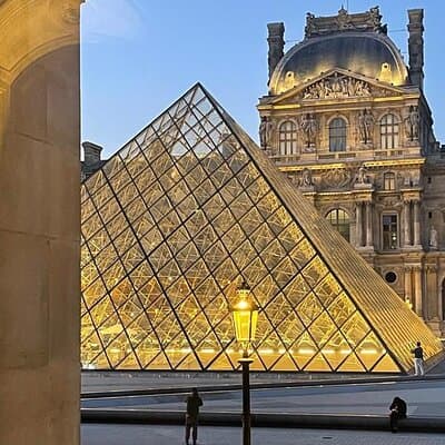 Paris Darkest Tales A Night of Secrets and Legendary Bar Tour 2