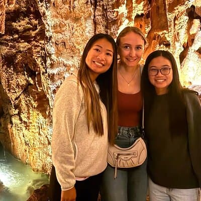 Day trip to Fátima Miradaire Caves Óbidos village and Castle 5