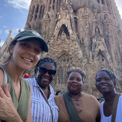 Sagrada Familia & Official Guide Private or Small Group Tour 5