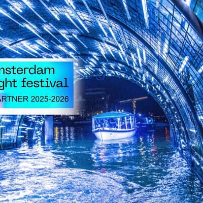 Amsterdam Light Festival: Cruise Unlimited Drinks & Bite option