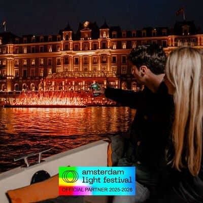Amsterdam Light Festival: Cruise Unlimited Drinks & Bite option 2