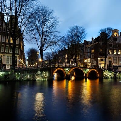 Amsterdam Light Festival Canal Cruise + Unlimited Drinks Option 4