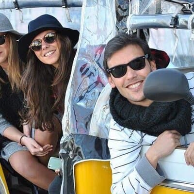 Discover the hills and historic neighborhoods of Lisbon in tuk tuk 5