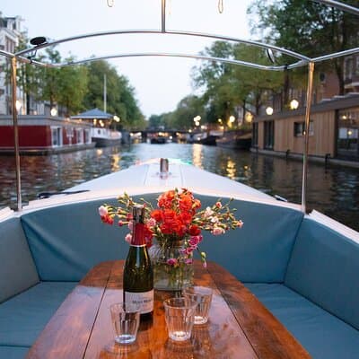 Amsterdam: 60-Minute Guided Private Canal Cruise with Drinks 4