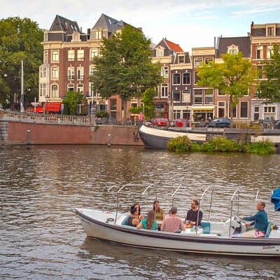 Amsterdam 90-min Private Canal Cruise with Live Guide and Drinks 5