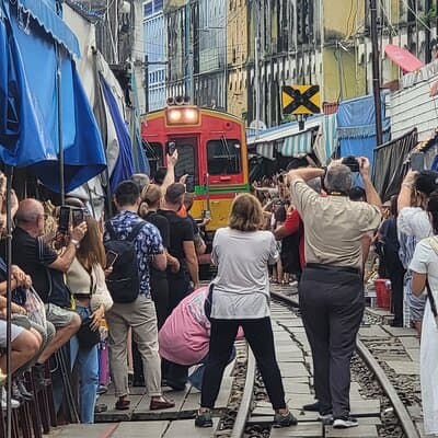 Private Tour to Railway and Floating Markets with Thai desserts 2