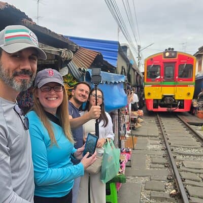 Private Tour to Railway and Floating Markets with Thai desserts 2