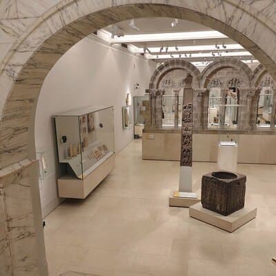 Victoria and Albert Museum Private Tour with Art Specialist 5