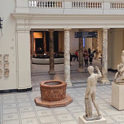 Victoria and Albert Museum Private Tour with Art Specialist