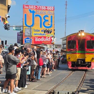 Private Tour to Railway Market and Floating Market 4