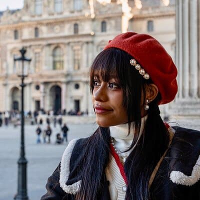 Private Paris Photo Experience by Van with Iconic Landmarks