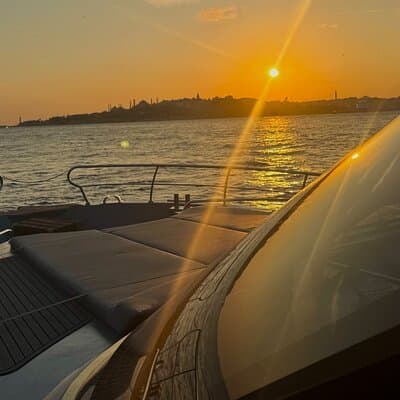 Istanbul Sunset Cruise by the Luxury Yacht