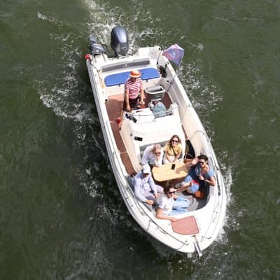 Your Private boat Captain Guide Explore Historical Paris 3