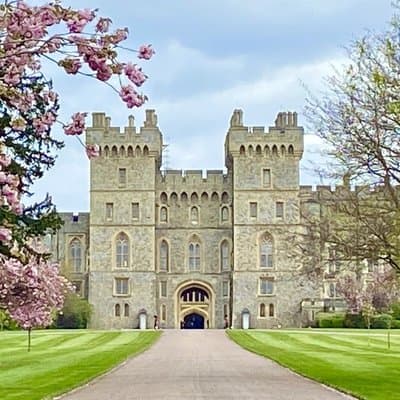 Stonehenge and Windsor Castle Day Tour from London