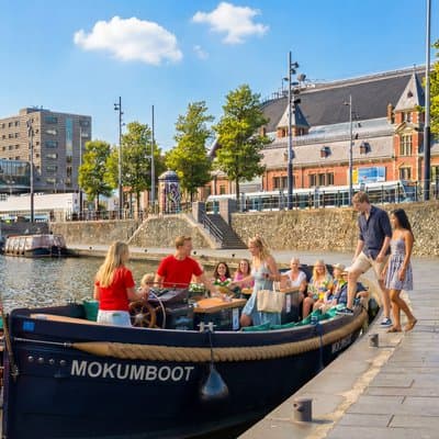 Amsterdam: Guided Open Boat Canal Cruise Unlimited Drinks Option 2