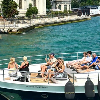 Bosphorus Yacht Cruise with Stop on the Asian Side 3