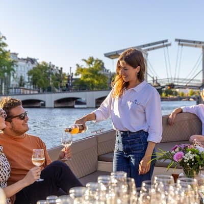 Amsterdam: 2-Hour Canal Cruise incl. Drinks & Dutch Snacks