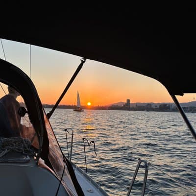 Shared Sunset Cruise with Unlimited Cava 4