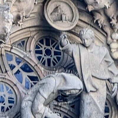 Sagrada Familia Tour: Gaudí’s Secrets (Exterior) 2026 3