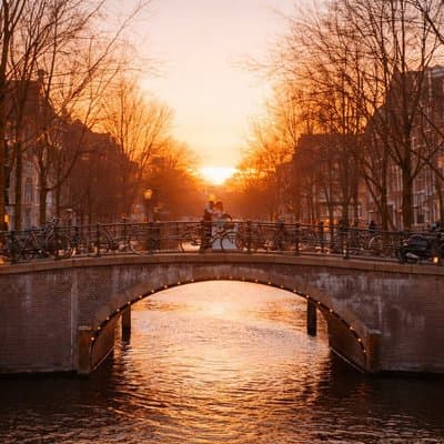 Amsterdam: Private Romantic Evening Canal Cruise + Bubbles/Snacks 5