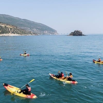 Lisbon: Arrábida Kayak Snorkeling & Sunbeds / Pick-Up Option