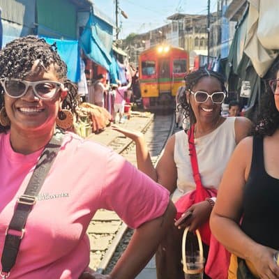 Private Tour to Railway Market and Floating Market