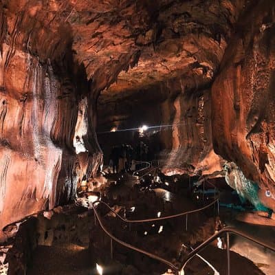 Lisbon: Dinosaur Footprints, Caves, and Obidos Tour 4