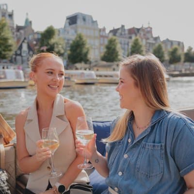 Amsterdam: 2-Hour Canal Cruise incl. Drinks & Dutch Snacks 4