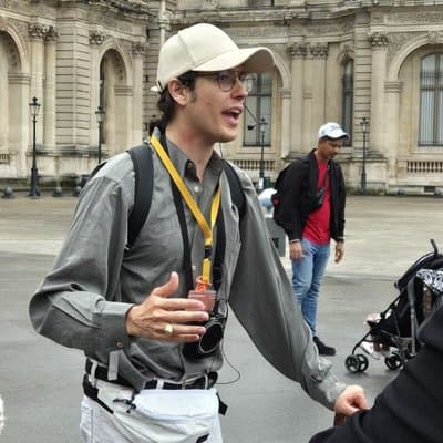 Private Tour with Tickets to the Louvre Museum & Crepes 3