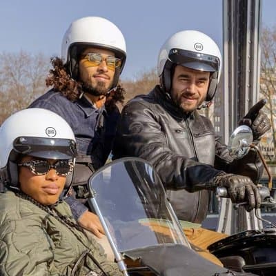 Paris: Shoot a Vertical Video on a Sidecar with a Pro Filmmaker 3