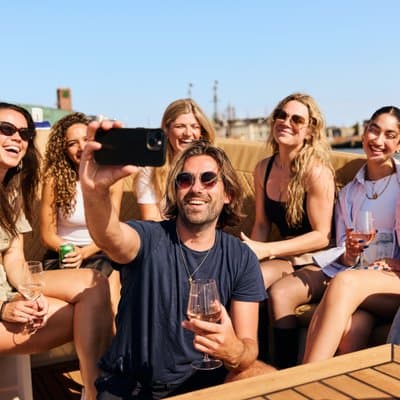 Amsterdam: Canal Booze Cruise with Unlimited Drinks Option 4